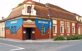 Kaloz Fregatt Panzio & Etterem